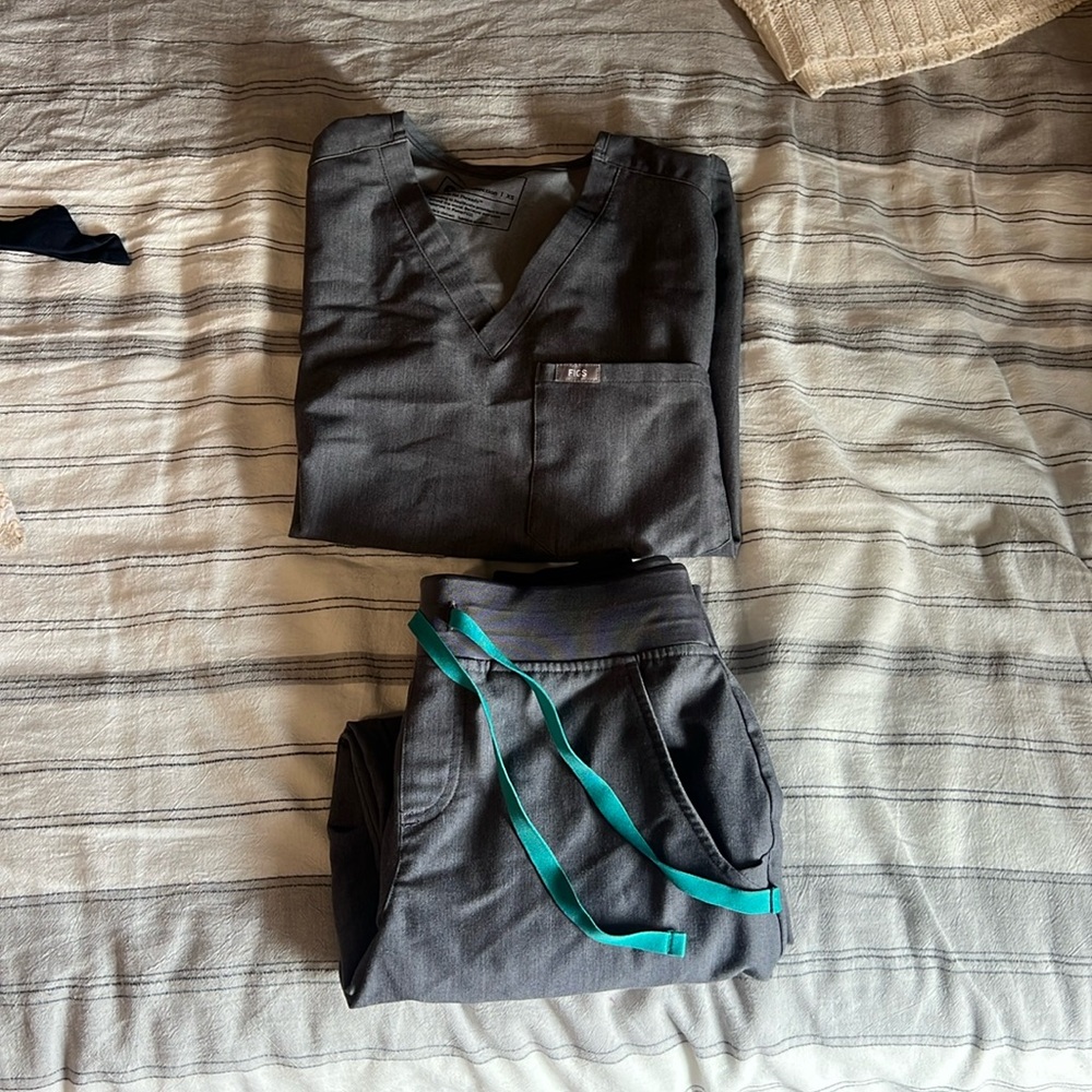 figs medium grey xs